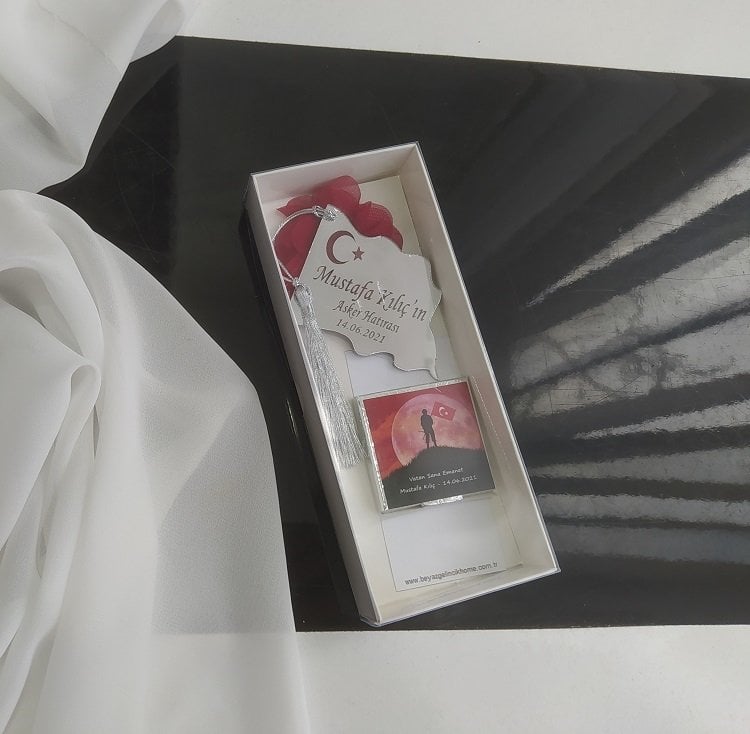 Askere Gönderme Mevlid ve Kutlama Pleksi Hediyelik ve Asker Çikolatası