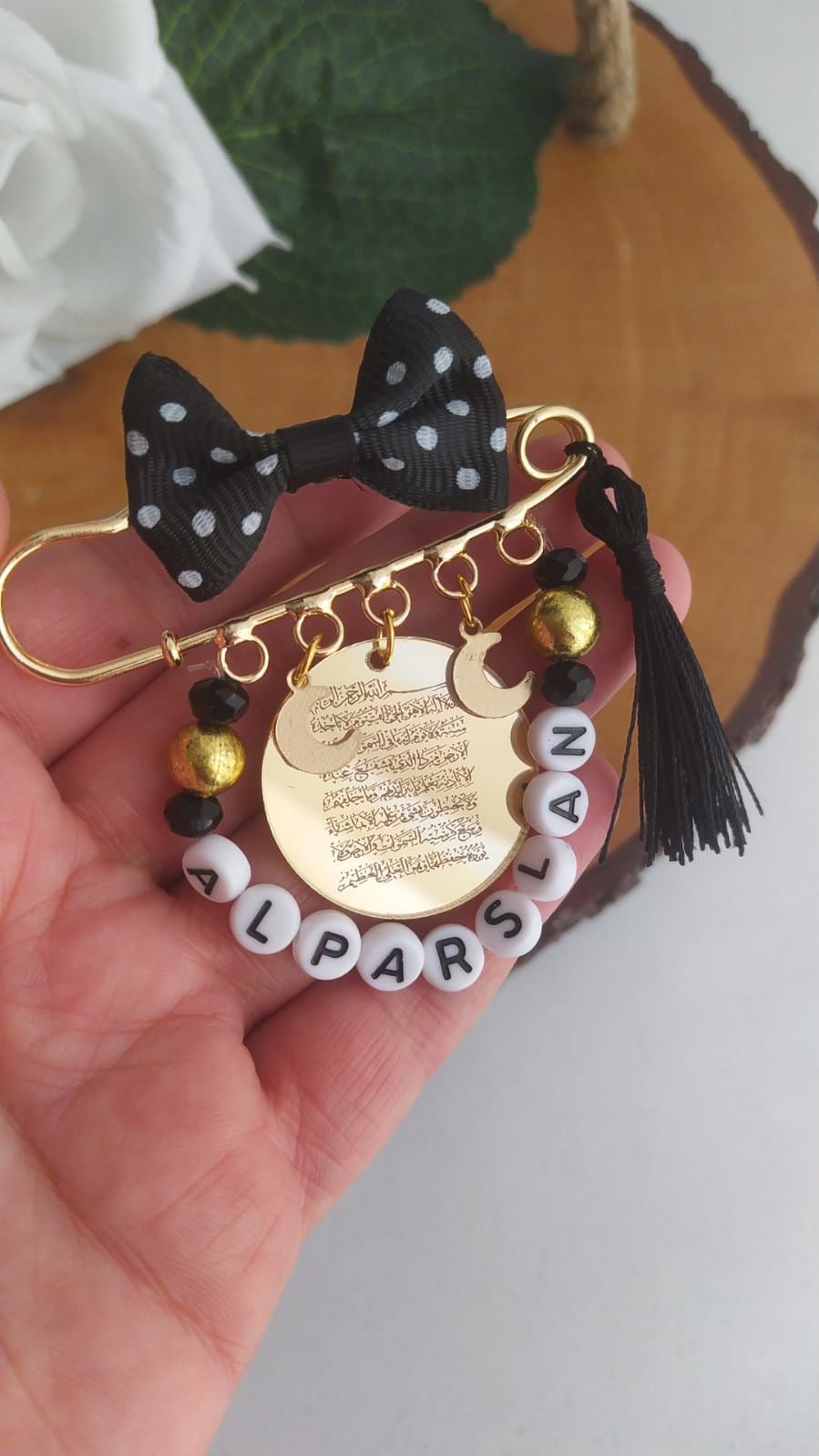 Ayetel Kürsi Yazılı İsimli Süslemeli Bebek Nazarlık Yaka İğnesi