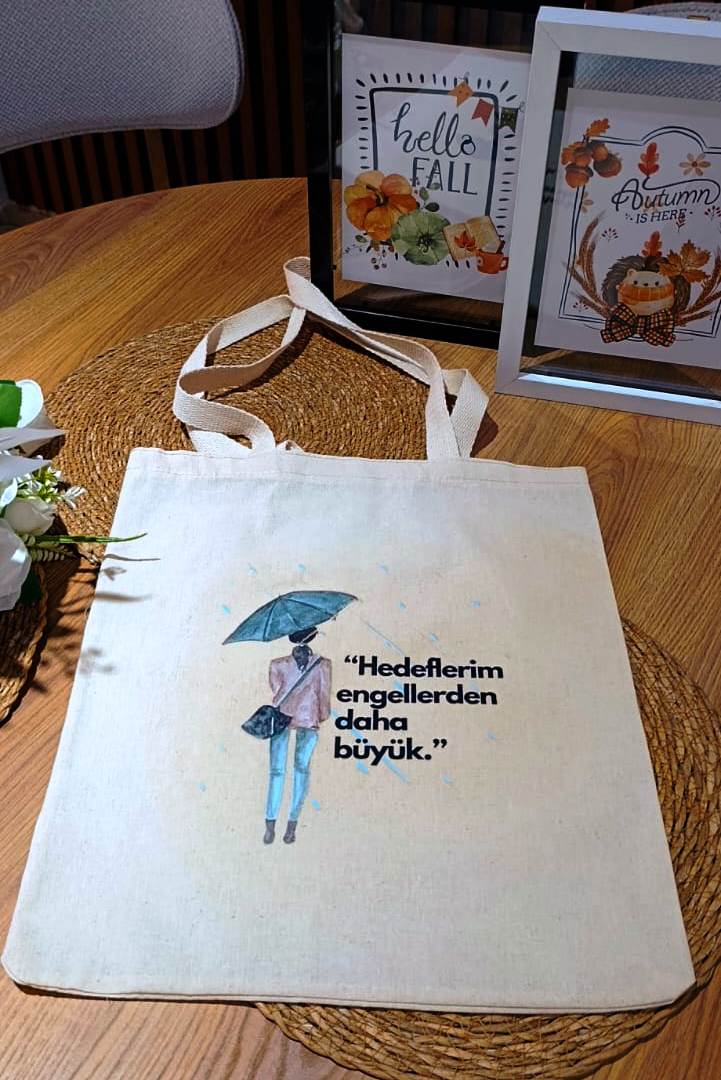 Sonbahar temalı baskılı bez çanta, %100 pamuklu kumaşı ve canlı DTF baskısıyla zarif ve dayanıklı bir kullanım sunar – Hepiden