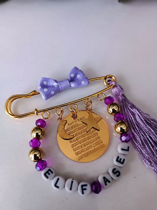 Lila renkli bebek yaka iğnesi, isimli, papyonlu ve zarif el emeği hediyelik – Hepiden