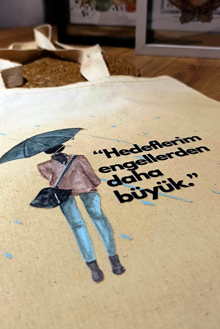 Sonbahar temalı baskılı bez çanta, %100 pamuklu kumaşı ve canlı DTF baskısıyla zarif ve dayanıklı bir kullanım sunar – Hepiden