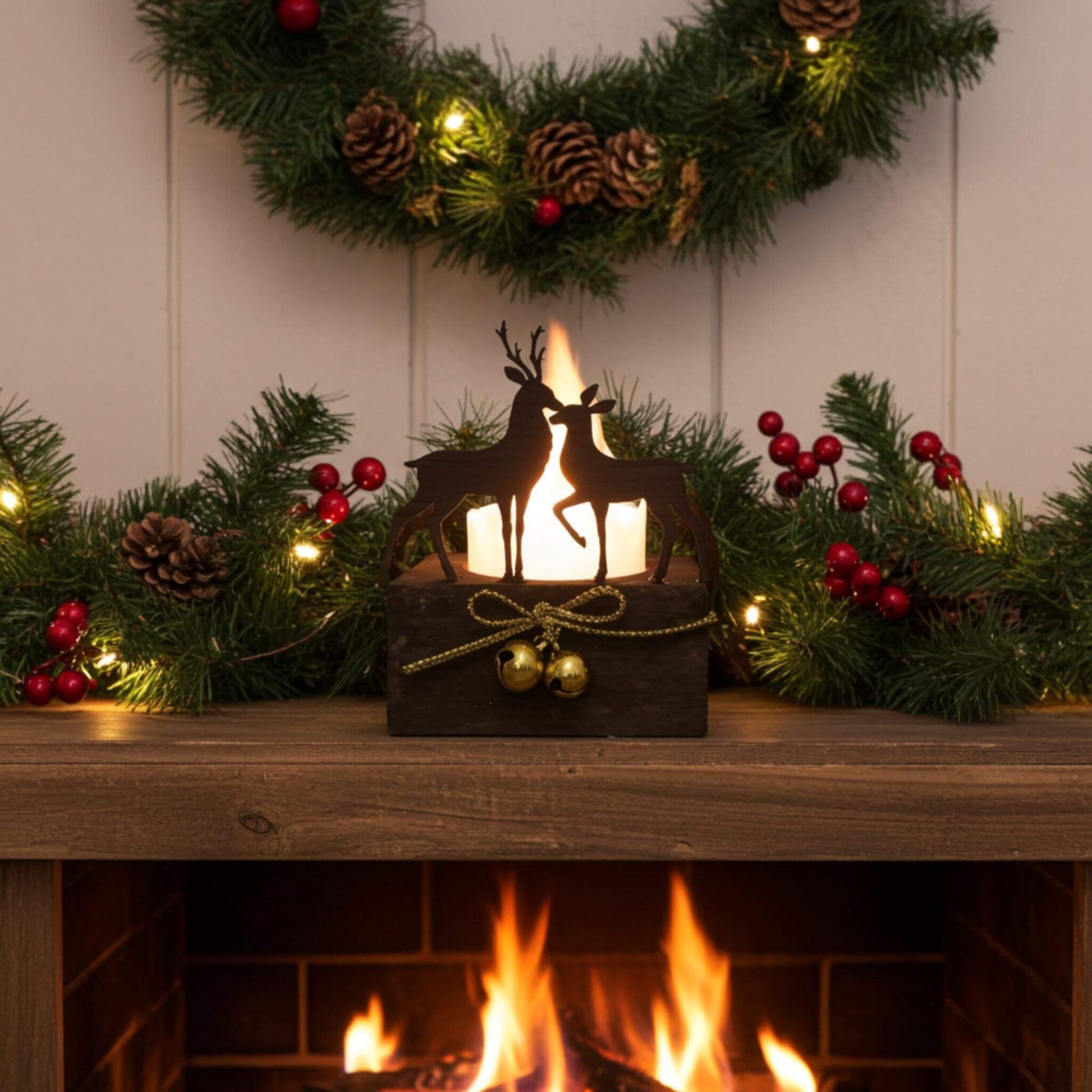 Yılbaşı dekoratif ürünleri, Yılbaşı Hediyelikleri, Yılbaşı Masası Dekorları, Yılbaşı Ağacı Süsleri için Hepiden.com'a gelin.