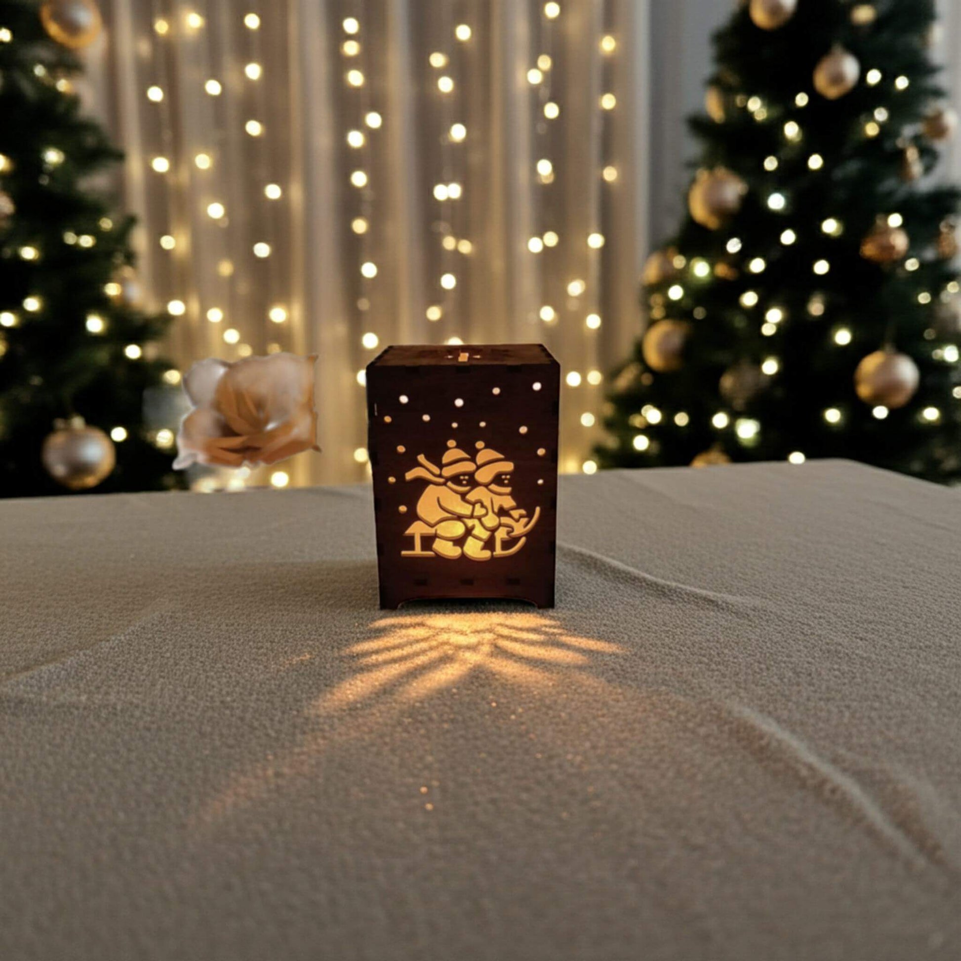 Yılbaşı dekoratif ürünleri, Yılbaşı Hediyelikleri, Yılbaşı Masası Dekorları, Yılbaşı Ağacı Süsleri için Hepiden.com'a gelin.