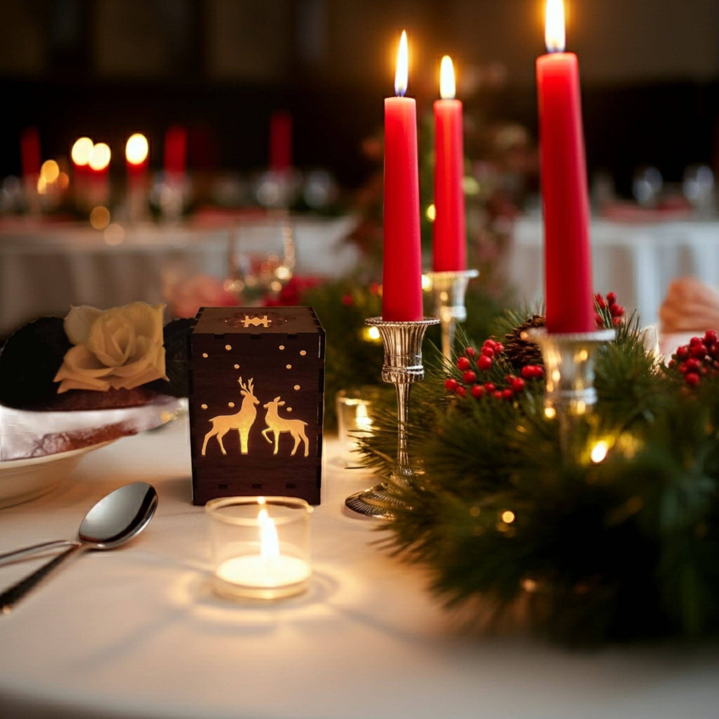 Yılbaşı dekoratif ürünleri, Yılbaşı Hediyelikleri, Yılbaşı Masası Dekorları, Yılbaşı Ağacı Süsleri için Hepiden.com'a gelin.