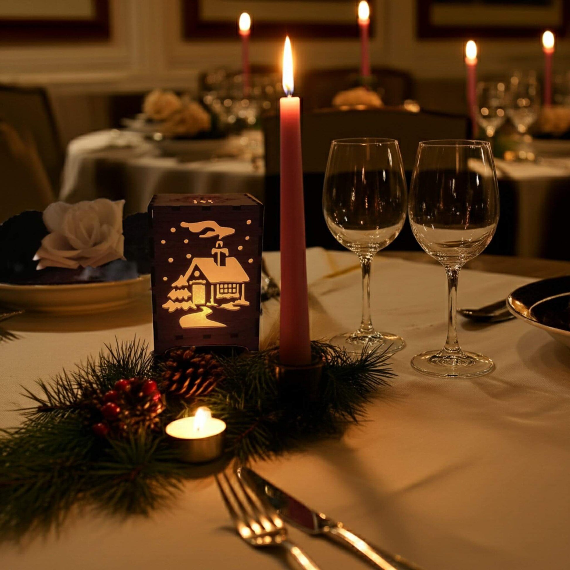 Yılbaşı dekoratif ürünleri, Yılbaşı Hediyelikleri, Yılbaşı Masası Dekorları, Yılbaşı Ağacı Süsleri için Hepiden.com'a gelin.