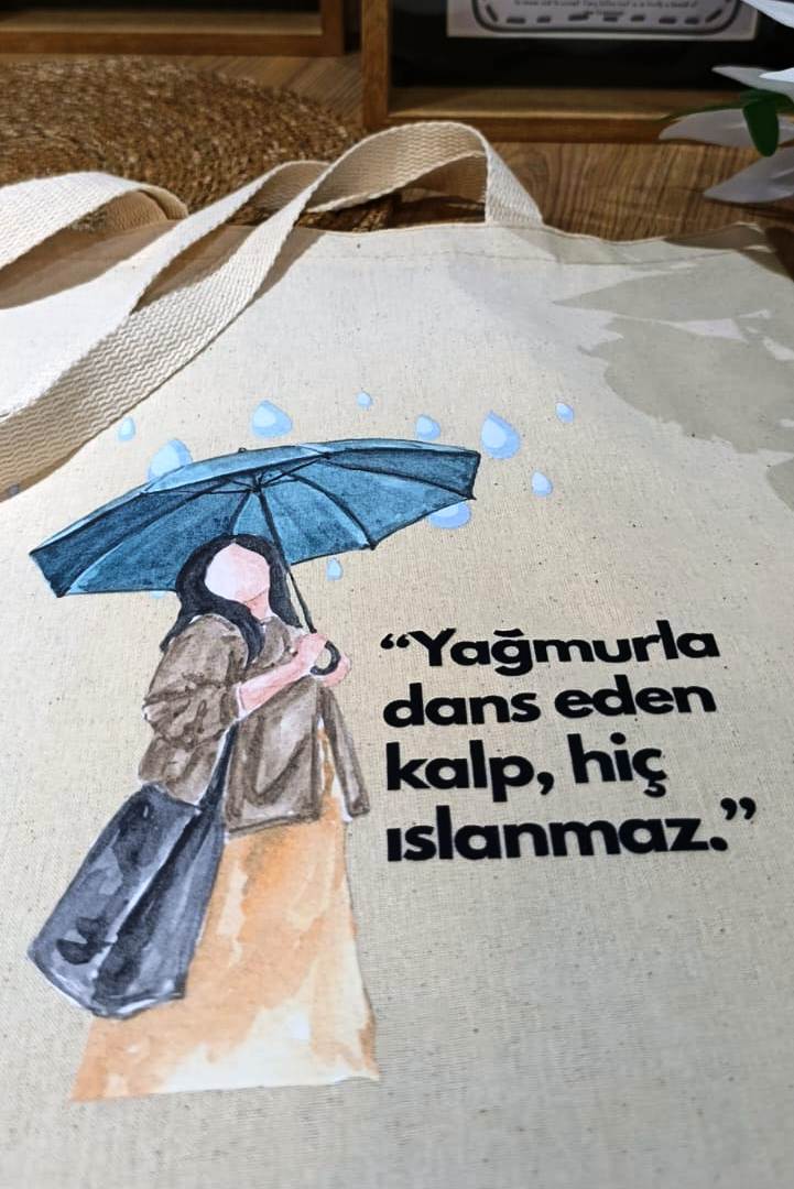 Doğal pamuklu bez çanta, sonbaharın sıcak tonlarını yansıtan çevre dostu ve şık bir tasarım – Hepiden