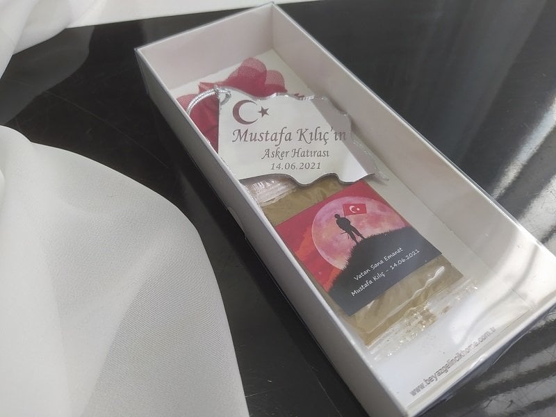 Servicio militar Mawlid y celebración Juego de regalo de plexiglás y henna militar en caja