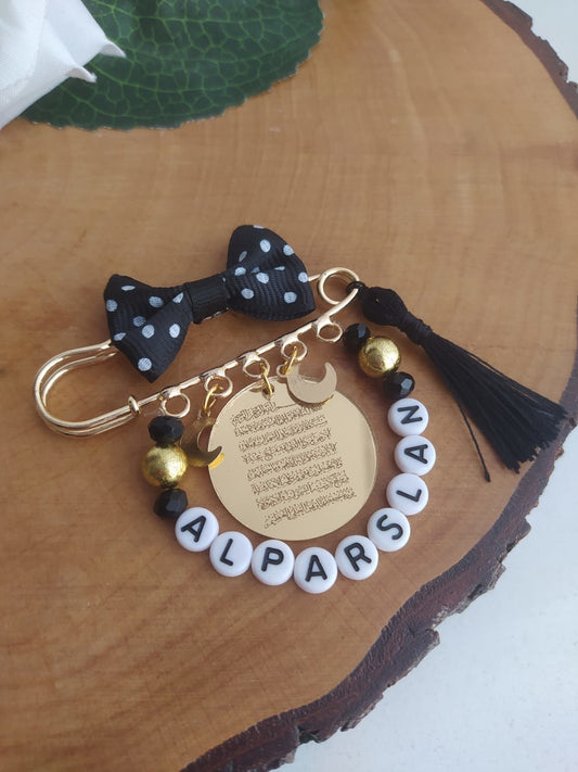 Ayetel Kürsi Yazılı İsimli Süslemeli Bebek Nazarlık Yaka İğnesi