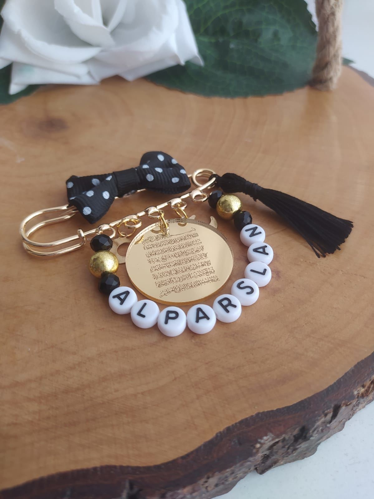 Ayetel Kürsi Yazılı İsimli Süslemeli Bebek Nazarlık Yaka İğnesi