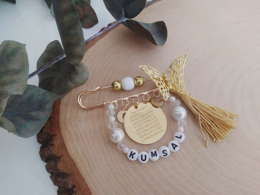 Ayetel Kürsi Dualı İsimli Süslemeli Bebek Nazarlık Yaka İğnesi Bebek Maşallah İğnesi Bebek Hediye